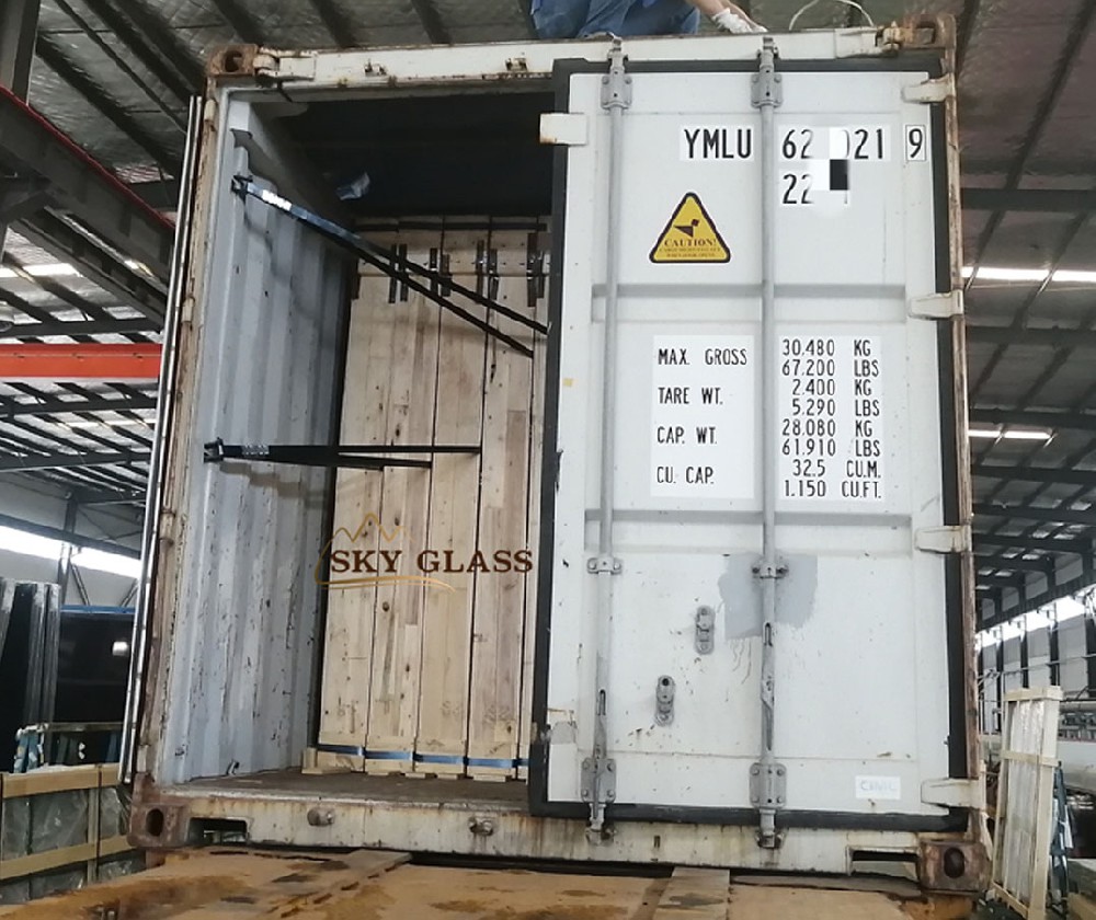 10*20OT FOR 6MM LOW E  GLASS SENT TO THE MIDDLE EAST COUNTRIES.